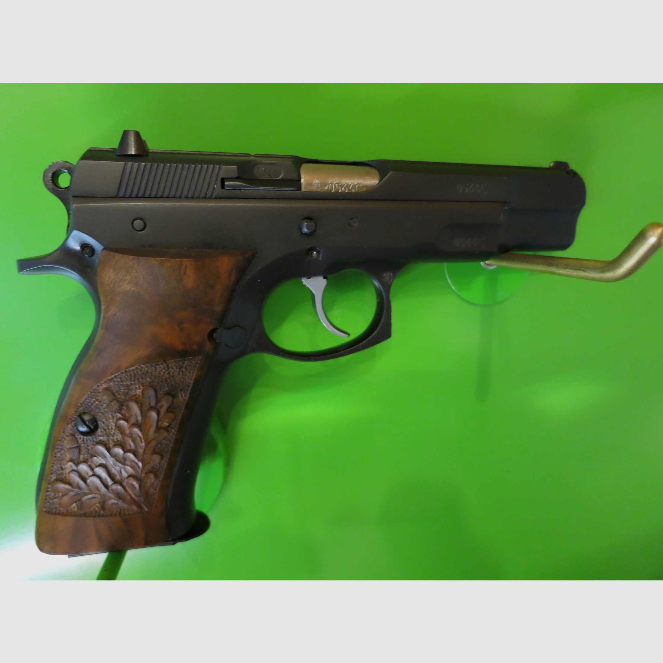 Brünner M 75 bzw. ČZ 75 (Česká zbrojovka), halbauto. Selbstladepistole Kaliber 9 × 19 mm       #93-