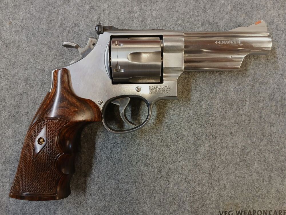 Smith + Wesson 629-4