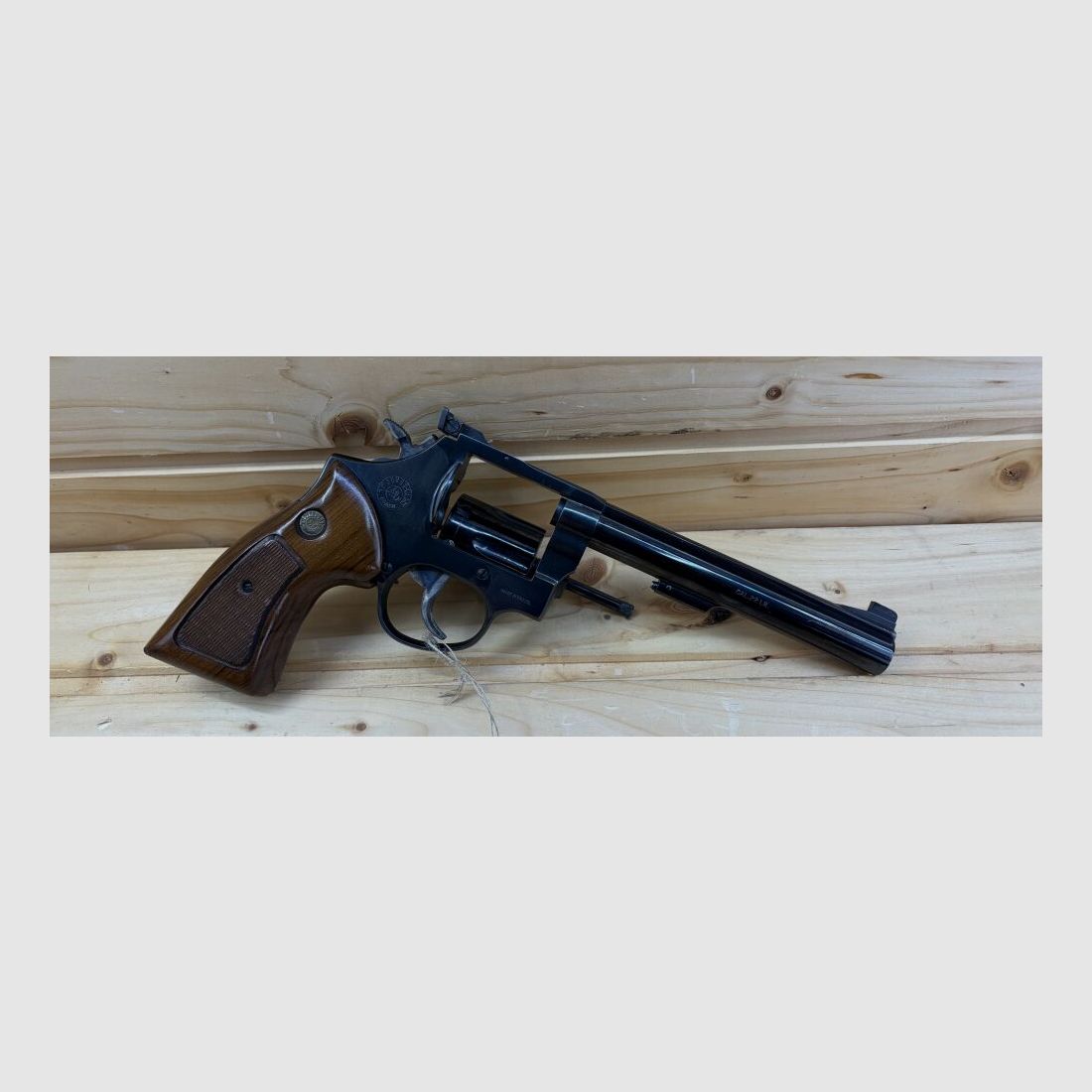 Taurus Mod. 96 .22 l.r. 6' barrel wooden grip 6-shot revolver .22lr