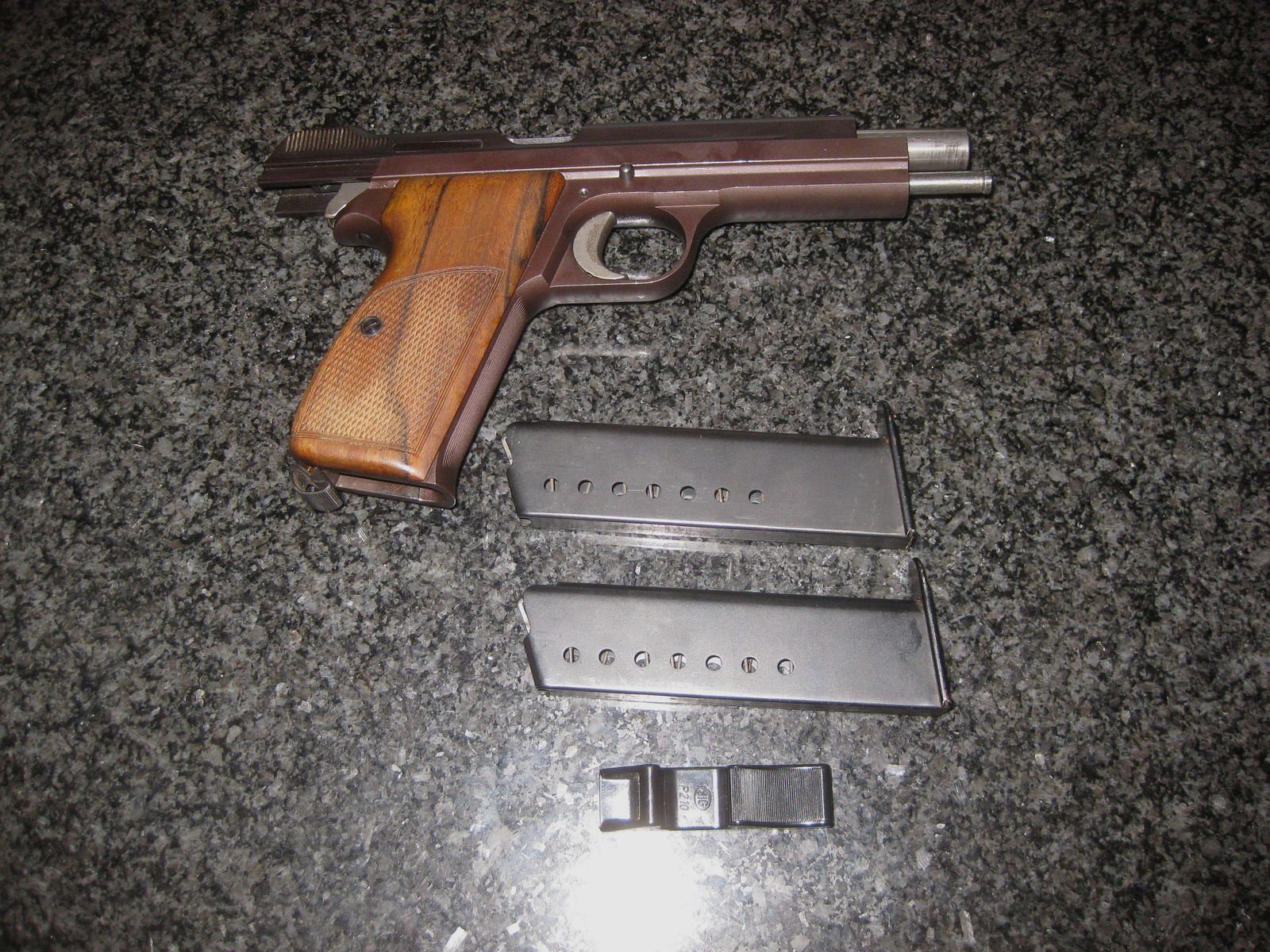 SIG Neuhausen P 210-6  Kal. 9mm Luger