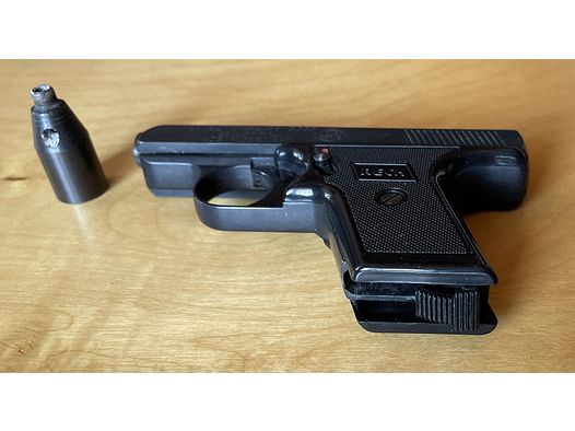 Schreckschuss Pistole RECK Perfecta, Mod. FBI 8000 Kal. 8mm K. leider fehlt das Magazin