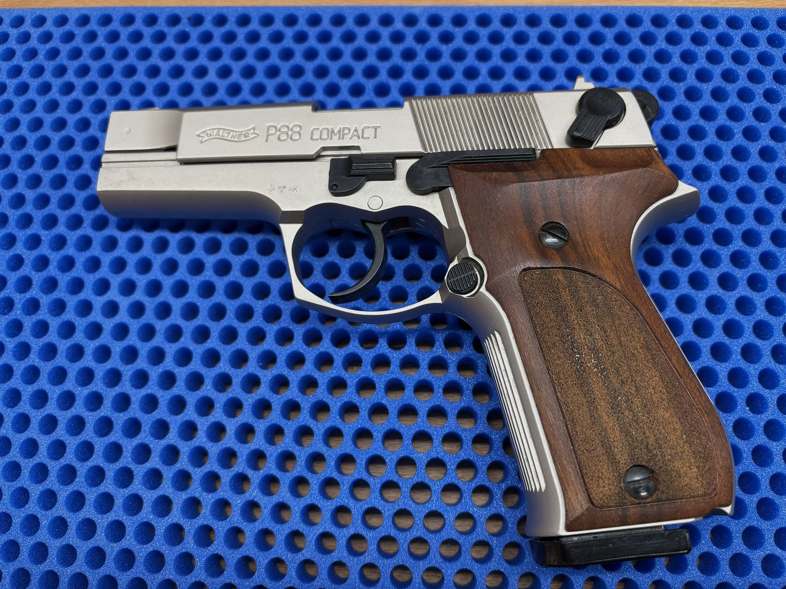 WALTHER P88 COMPACT - Níquel /Madera
