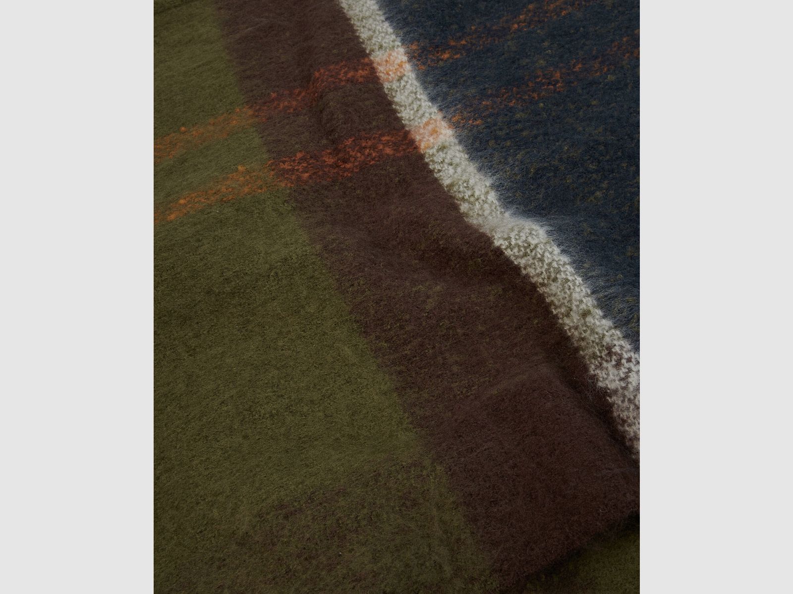 BARBOUR Isla Boucle Serape Cape Oliv