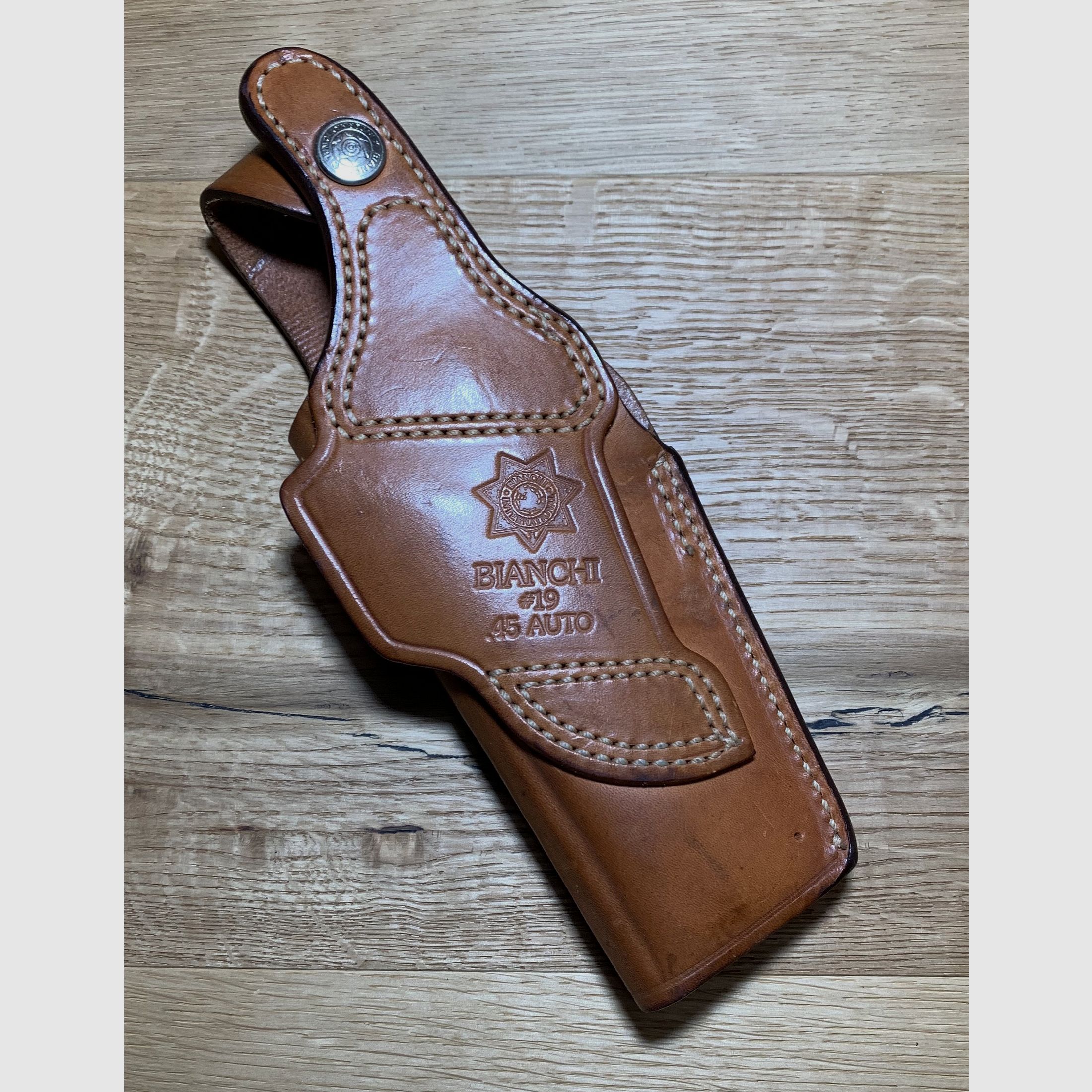 Bianchi # 19 Lederholster .45 Auto passend für das Mod. 1911, OHNE Pistole