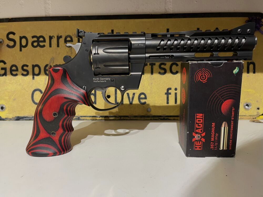 Korth NXS .357Mag including interchangeable cylinder in 9mmLuger!