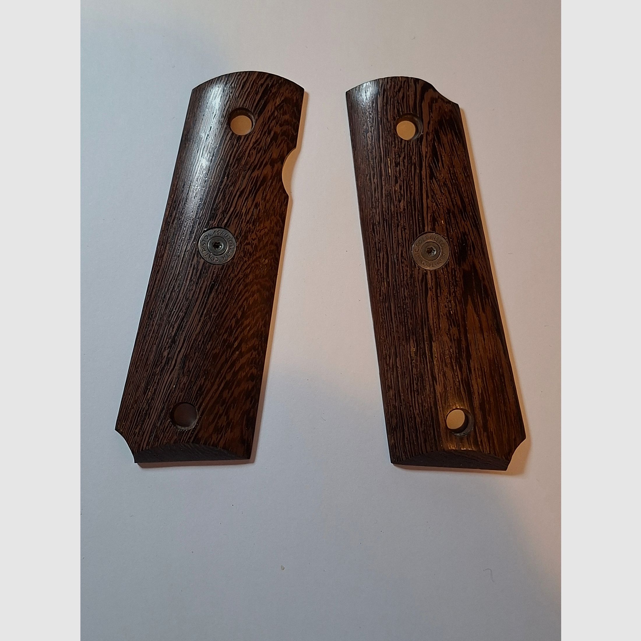 Griffschalen van de Cold 1911 of ME Sport 1911, zie afbeelding.