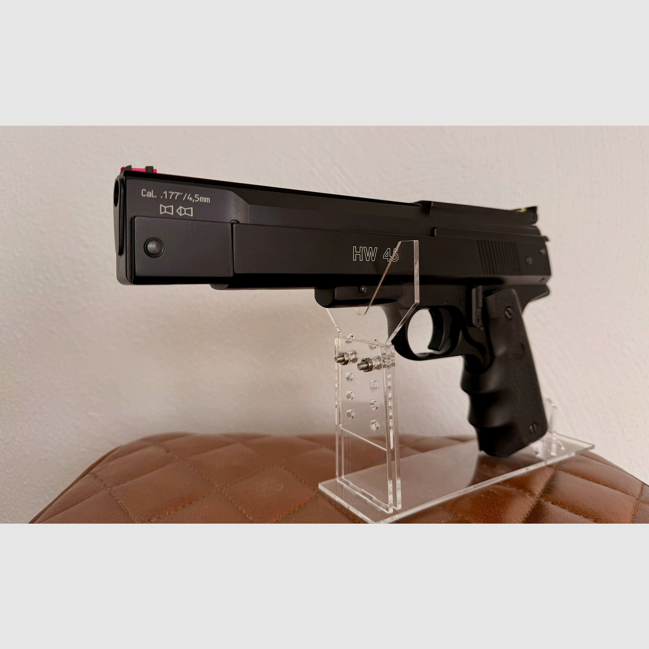 Luftpistole Weihrauch HW45 brüniert 4,5 mm Fiberoptik.