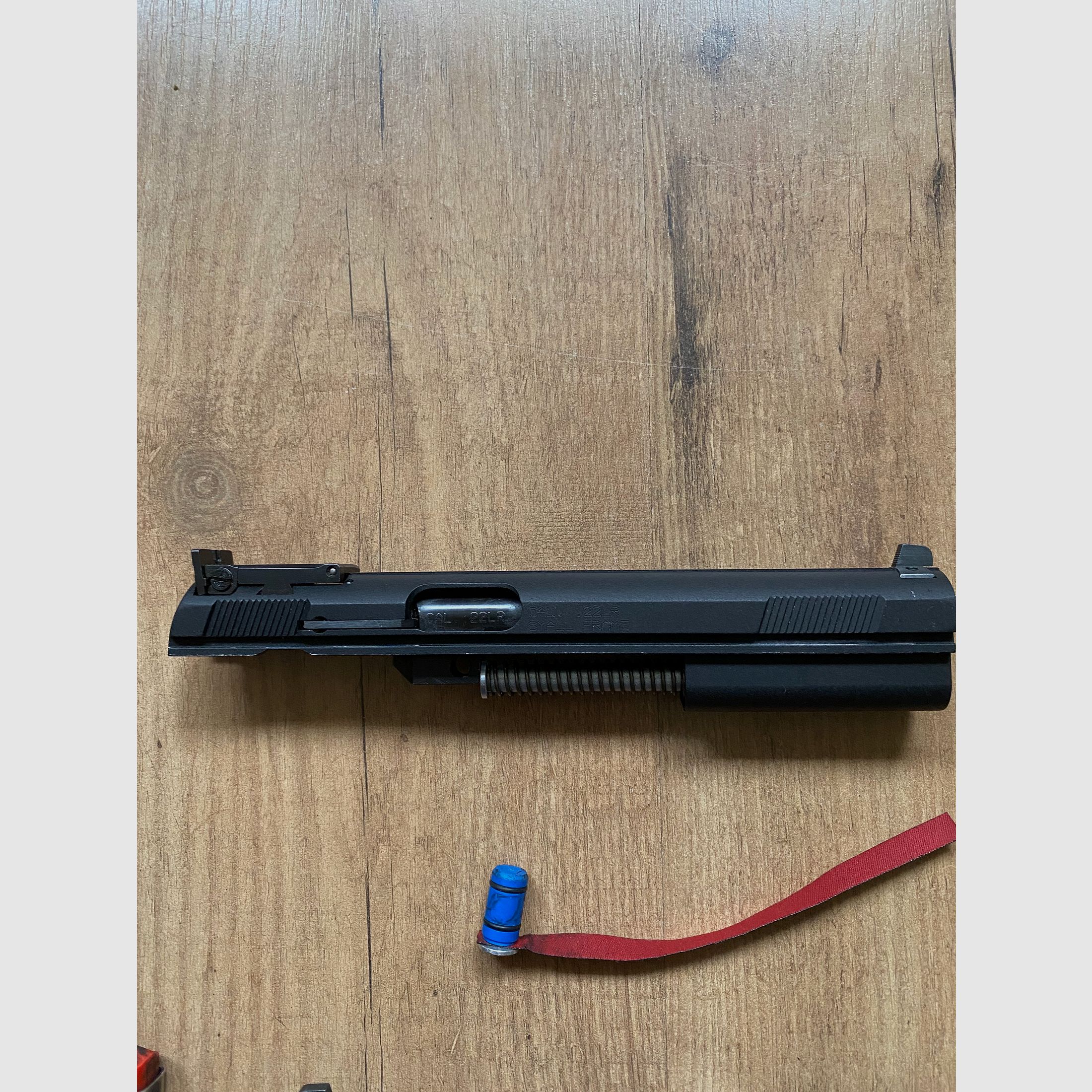 Verkaufe Tanfoglio Limited 9 mm Luger mit Wechselsystem .22 lfb inkl. Munition und Schiene für Zielfernrohr