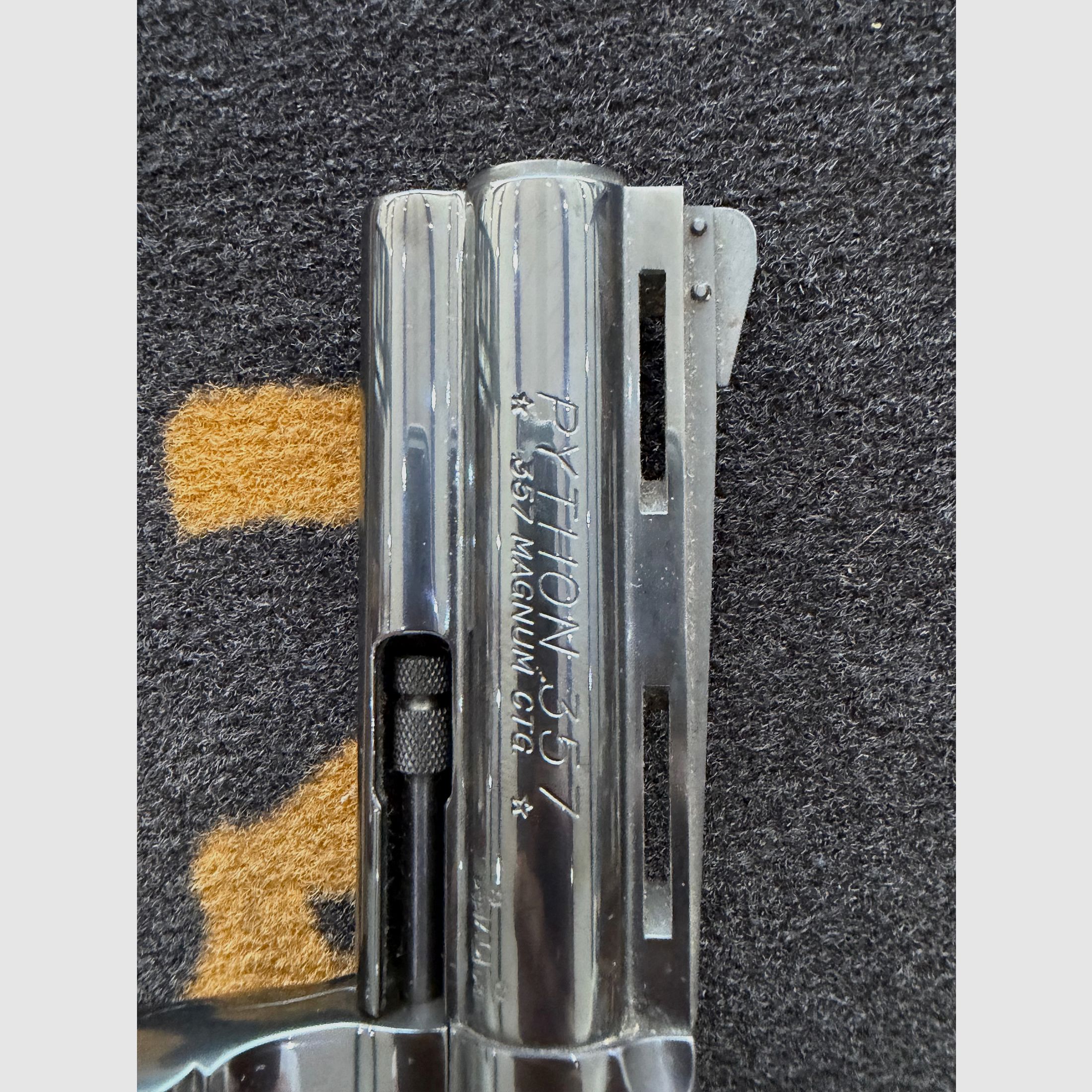 Revolver Colt Python stainless 4