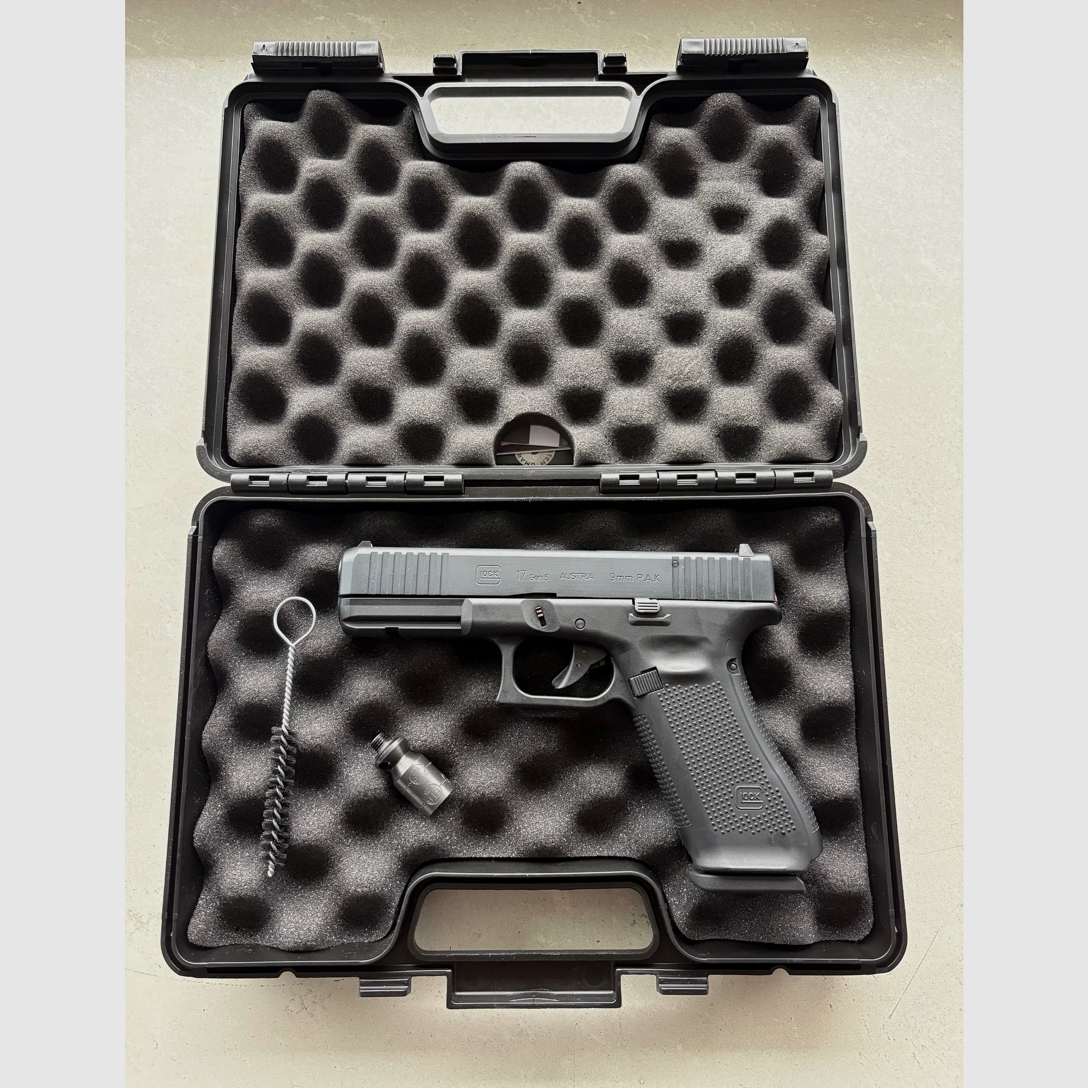 Glock 17 Gen5 blank firing pistol