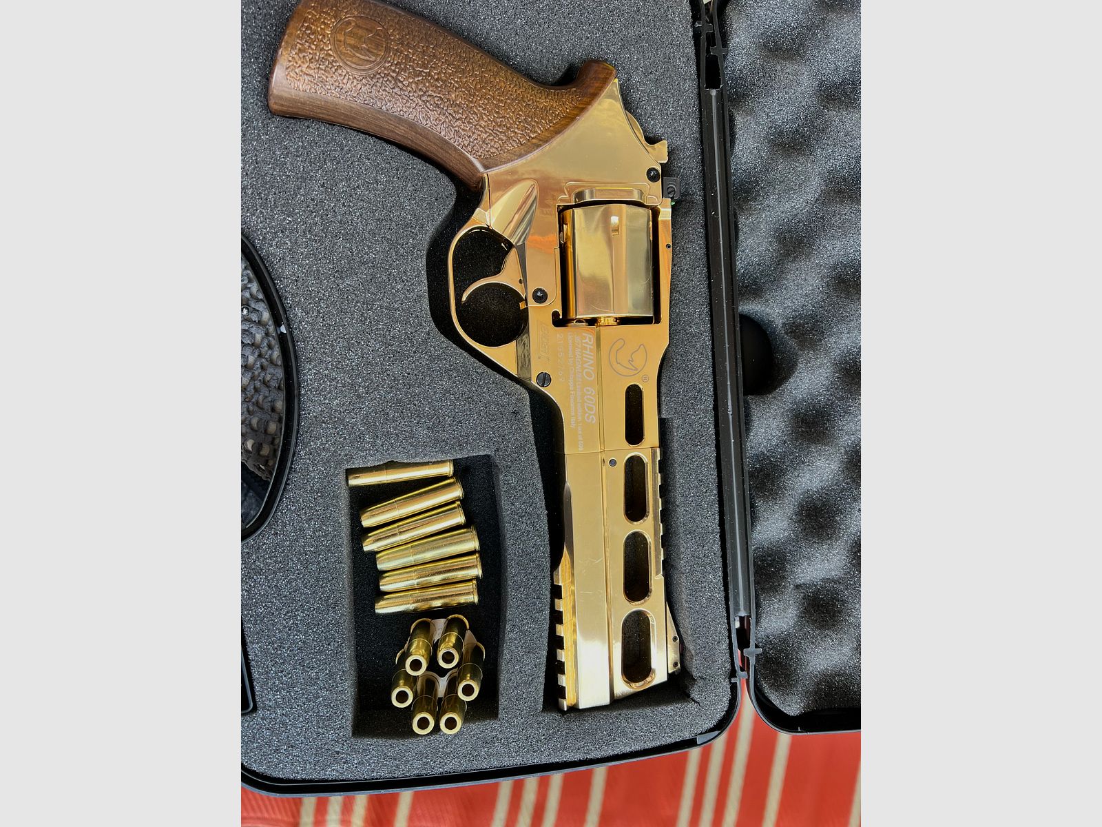 Revolver " CHIAPPA " von FireArms limitiert, 18 Karat Vergoldet