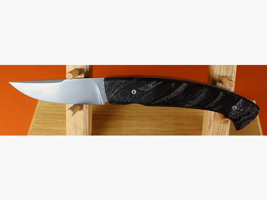 Coltello in corno di bufalo con lama incisa