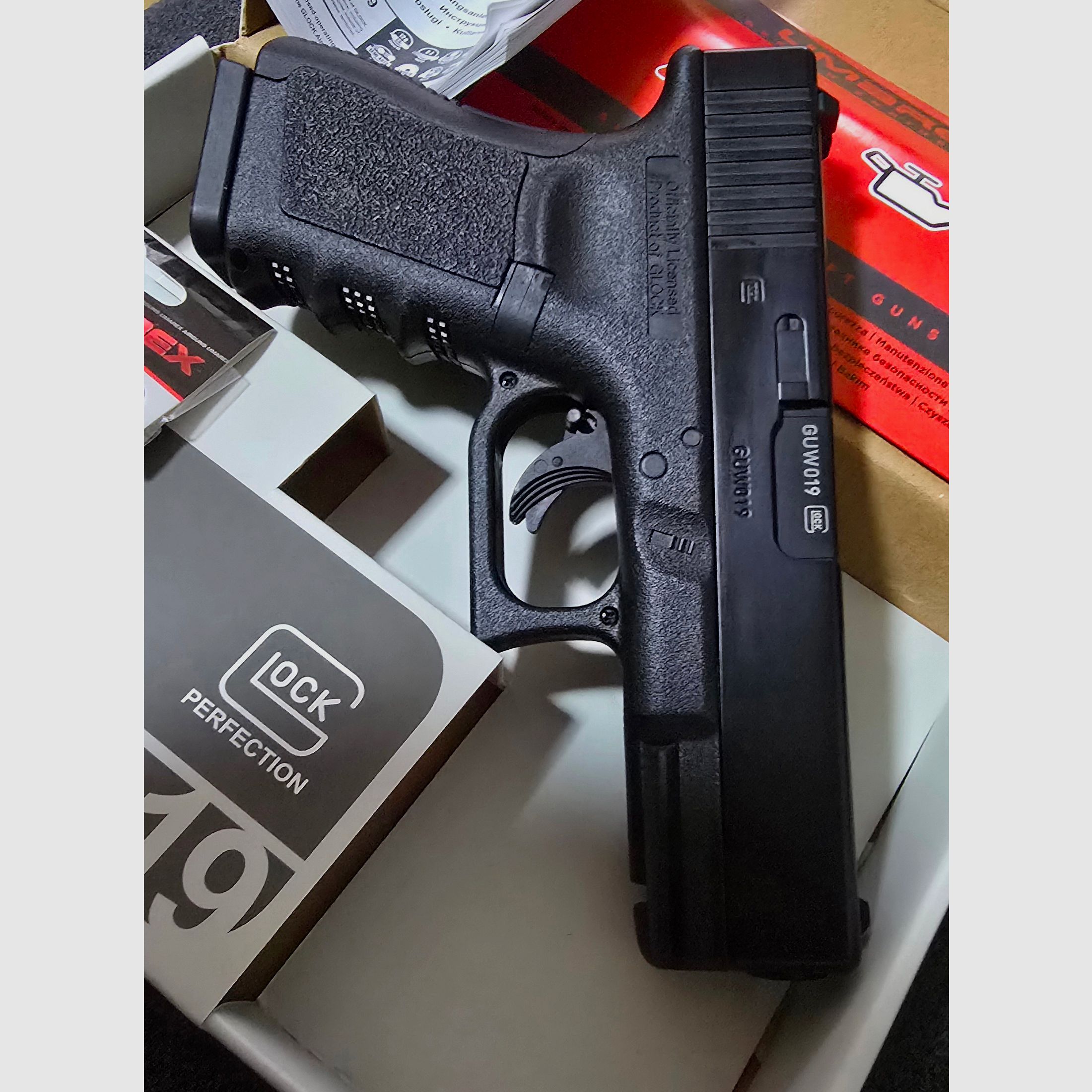 Glock 19 4.5 mm CO2 steel balls