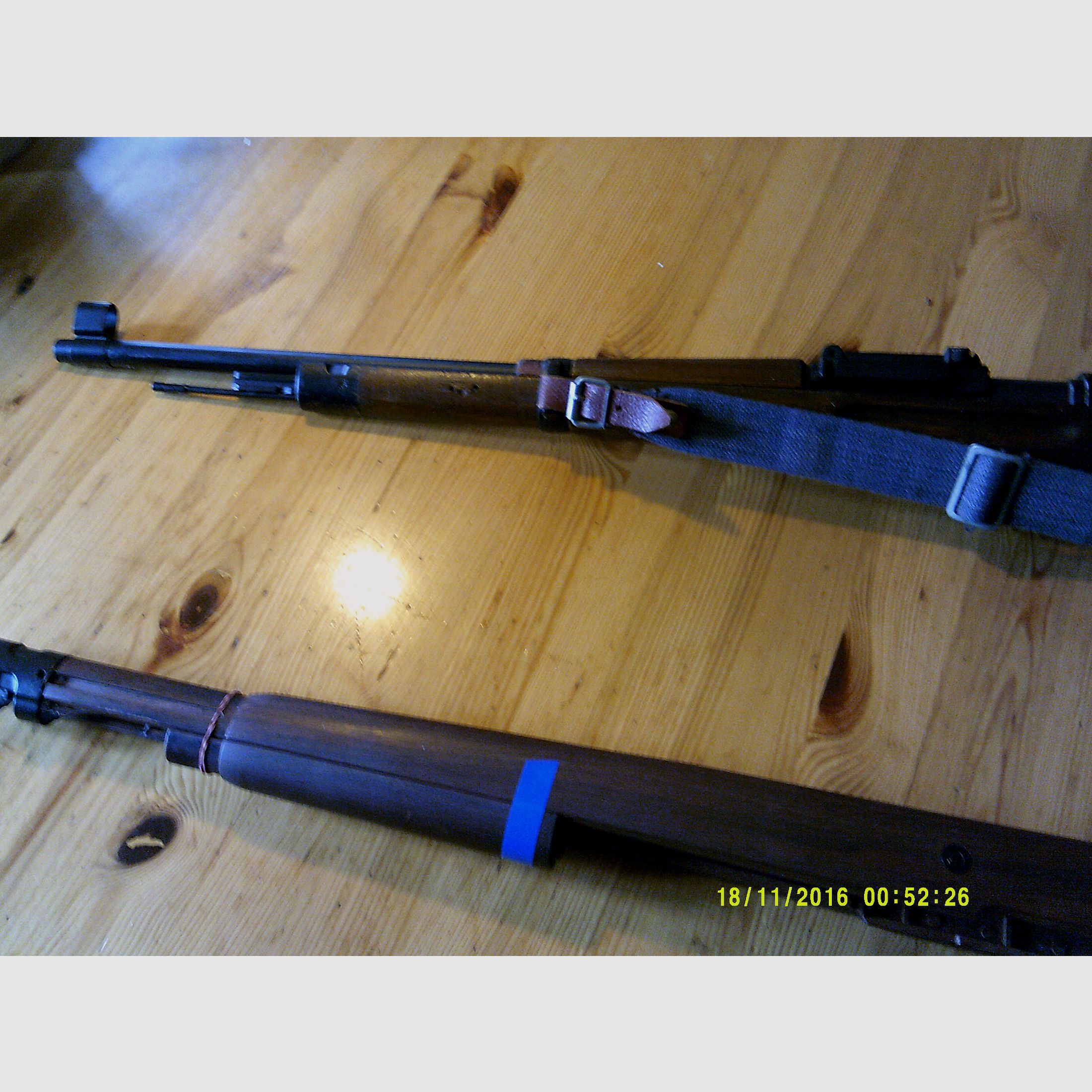 Double Bell Karabiner K 98 Kaliber 6mm BB  mit Holz und Kunststoff-Schaft.