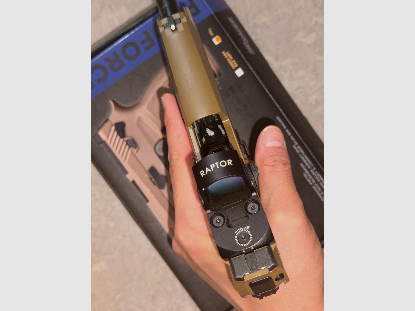 SIG Sauer M17 CO2 GBB Pistole inkl. ADE Raptor Red Dot & AMG High Output Valve