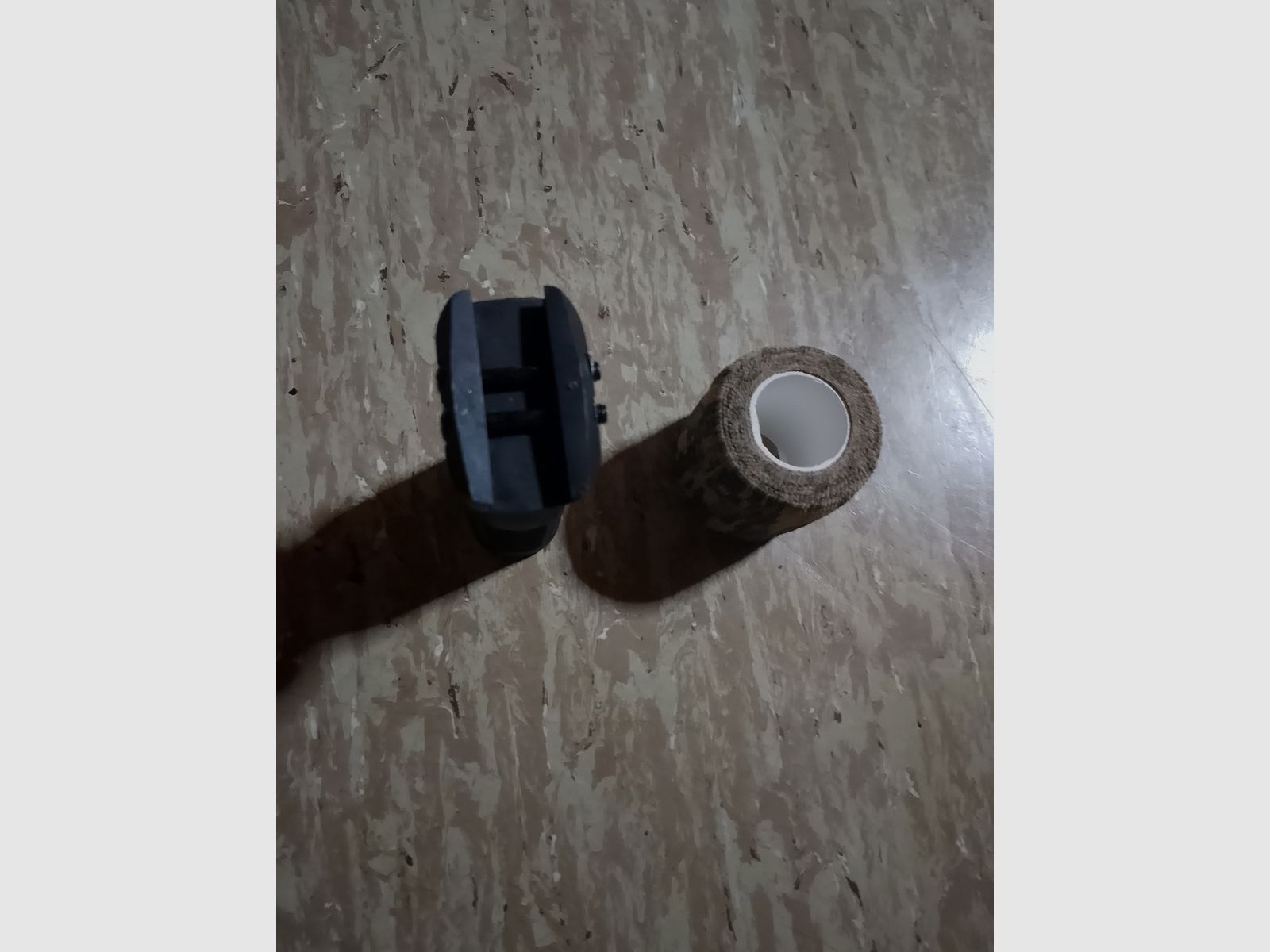 Neuwertiger  Mde Frontgrip  für 21mm picatinny Griff Vordergriff mit zusätzlich einer Rolle Tarnband flecktarn band neu 