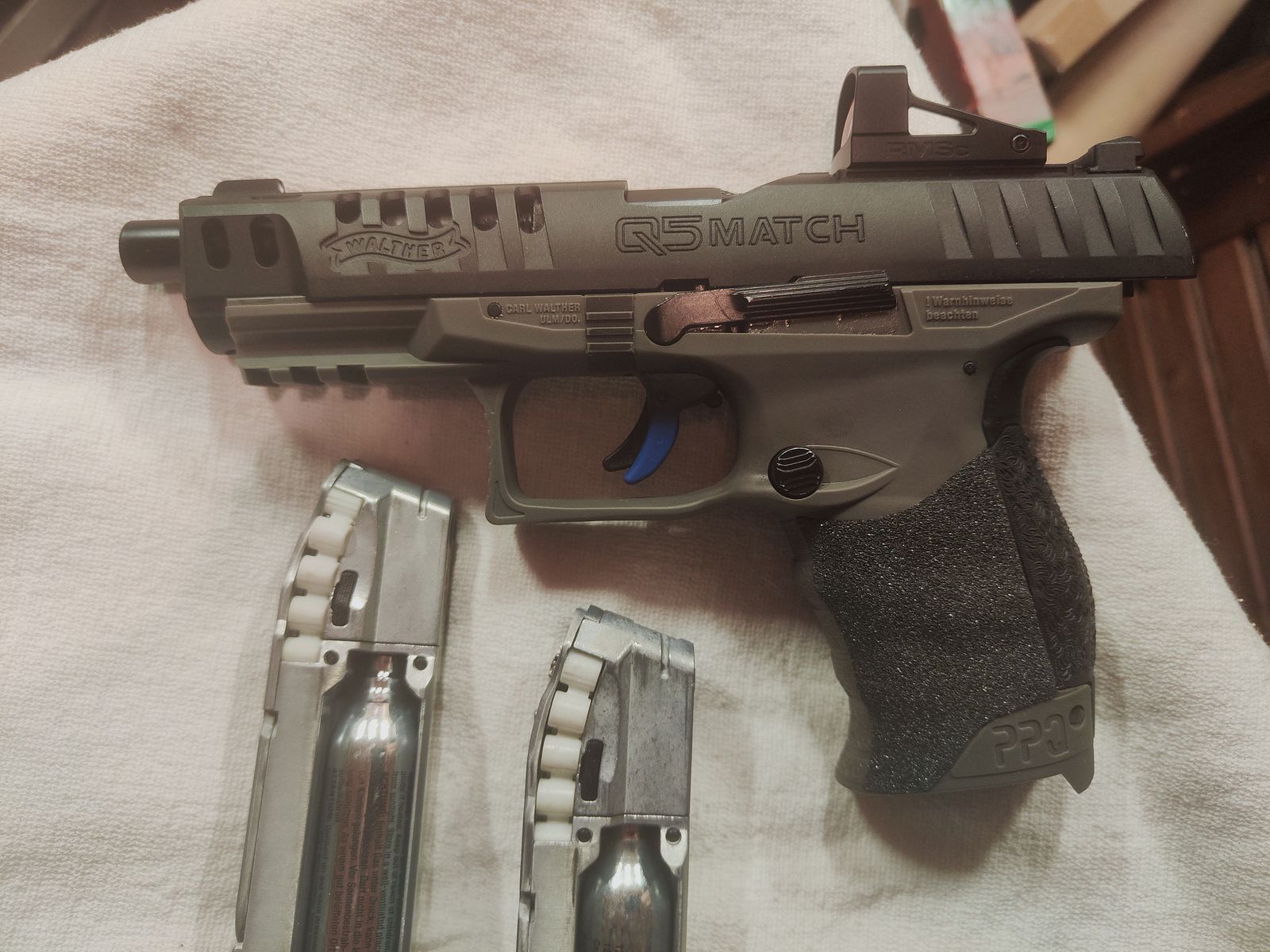 Umarex Walther Q5 Match Combo CO2 4,5mm Diabolo mit RedDot und Zusatzmagazin