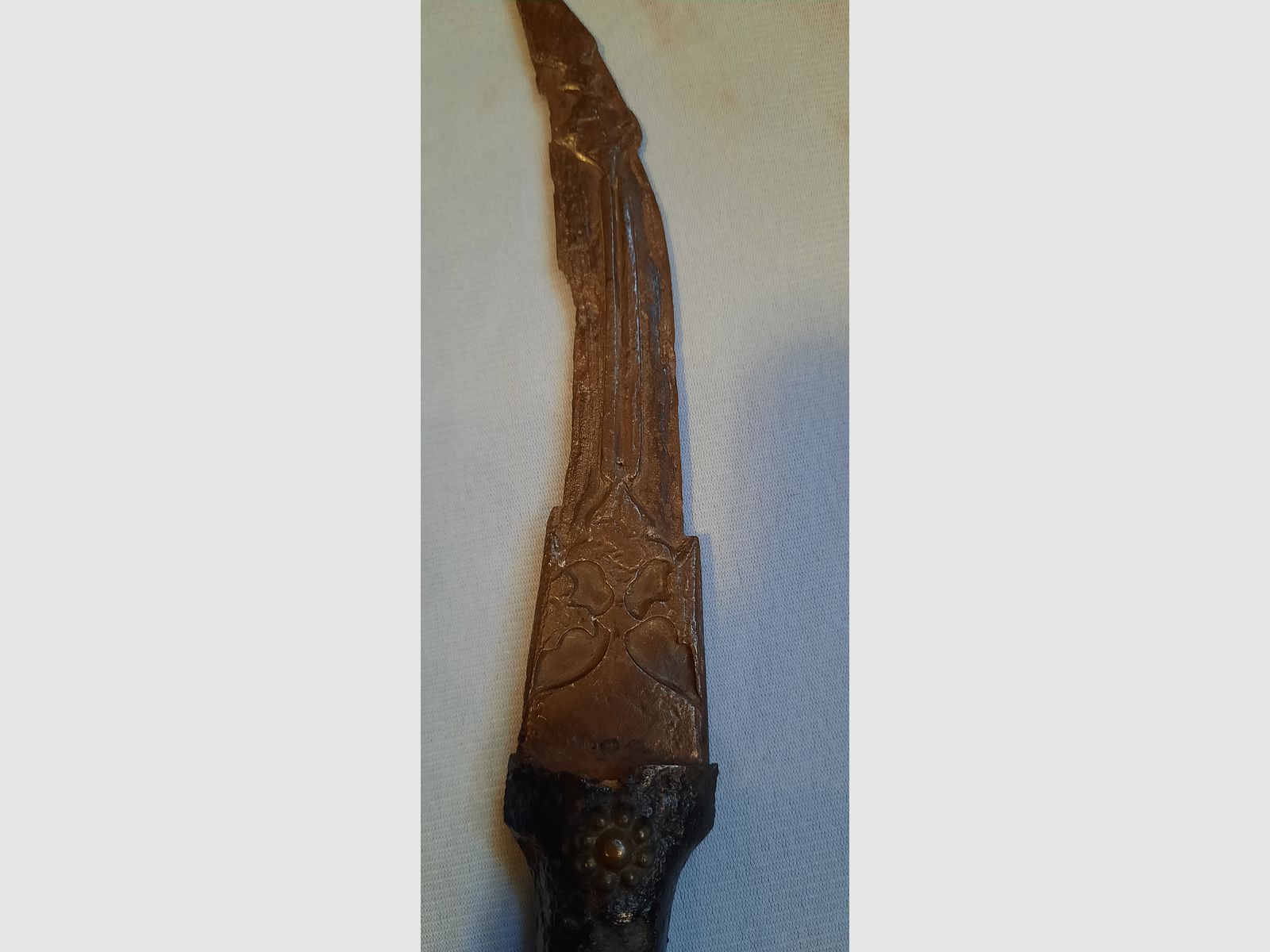 Historischer antiker Krummdolch aus Grabungsfund