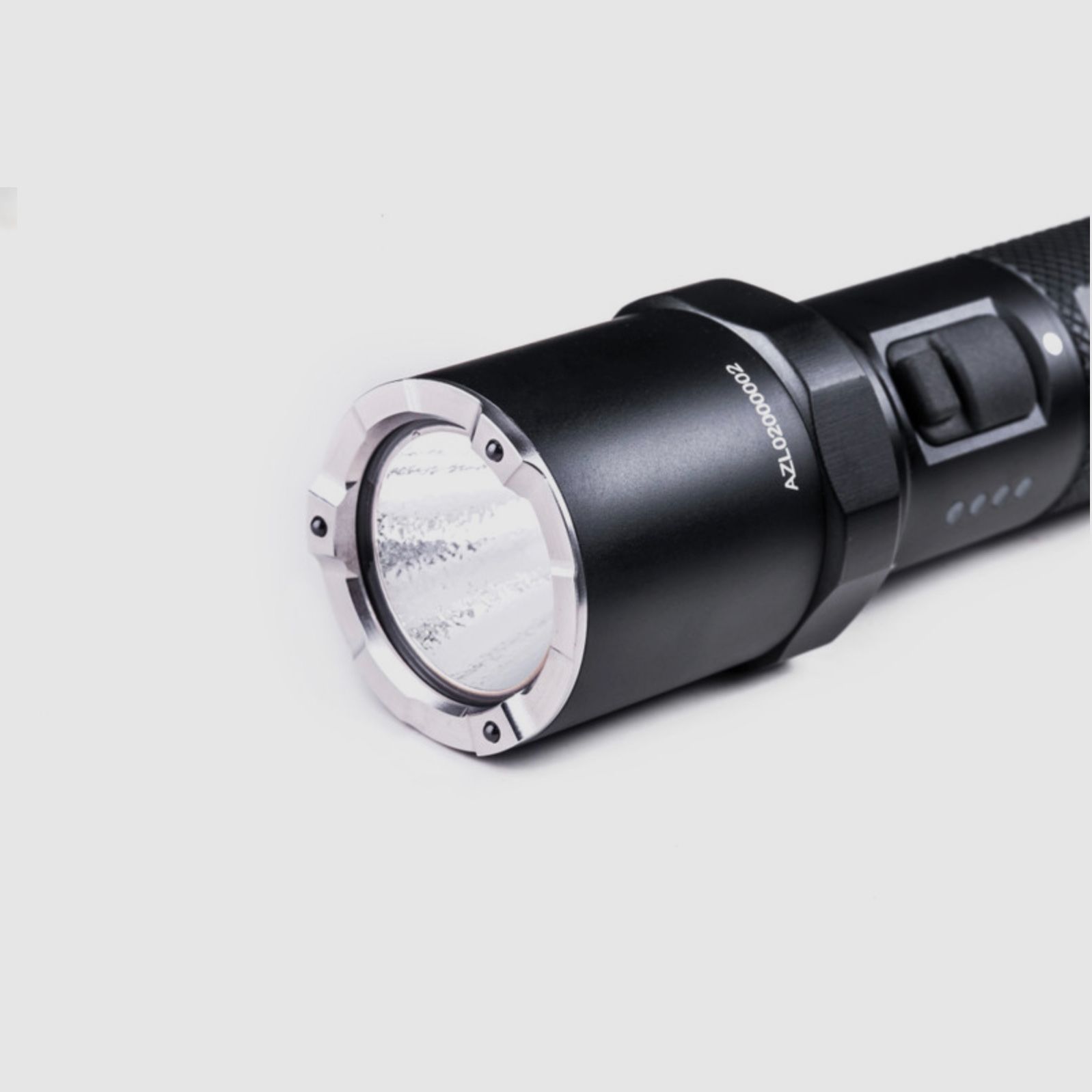NEXTORCH P80 1.300 Lumen Einsatz LED Taschenlampe 280m Reichweite