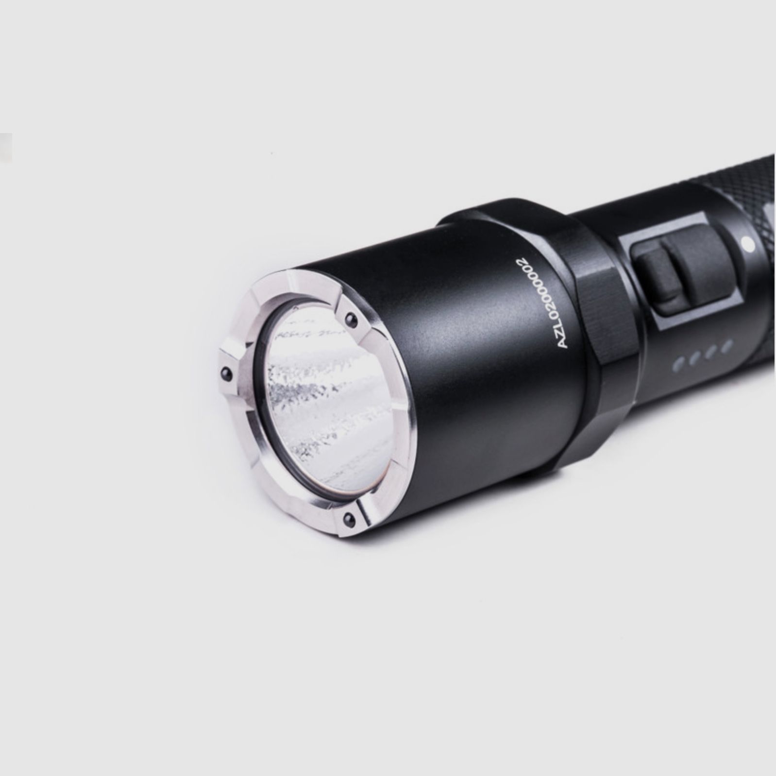 NEXTORCH P80 1.300 Lumen Einsatz LED Taschenlampe 280m Reichweite