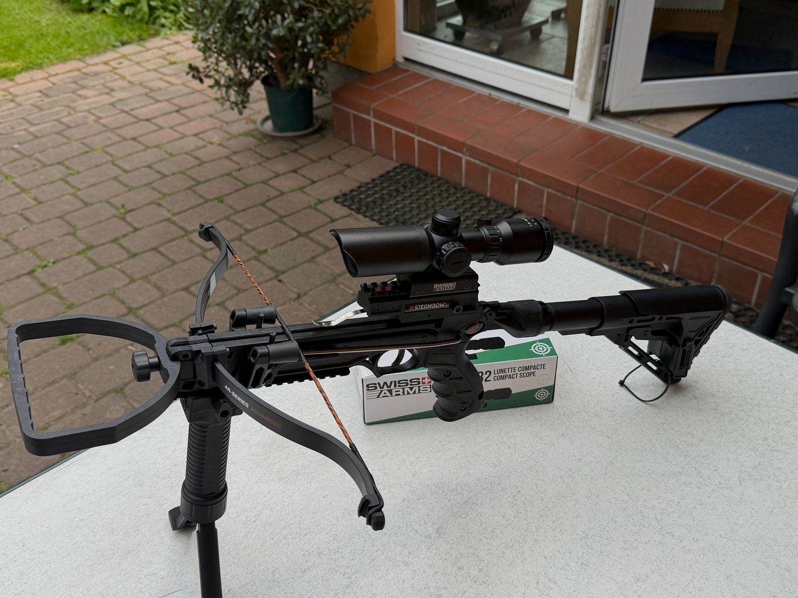 Armbrust Steambow AR-6 Stinger II Survival avec lunette de visée et divers accessoires :