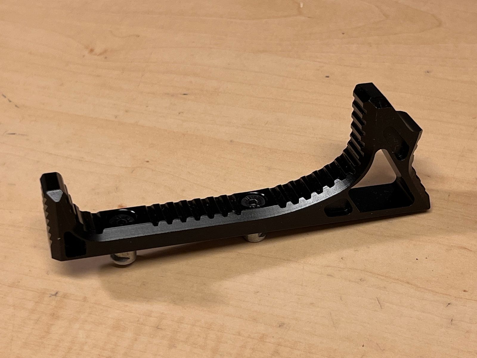 Frontgriff für Airsoft Aluminium angewinkelte Version in Schwarz Key - MOD Typ 6