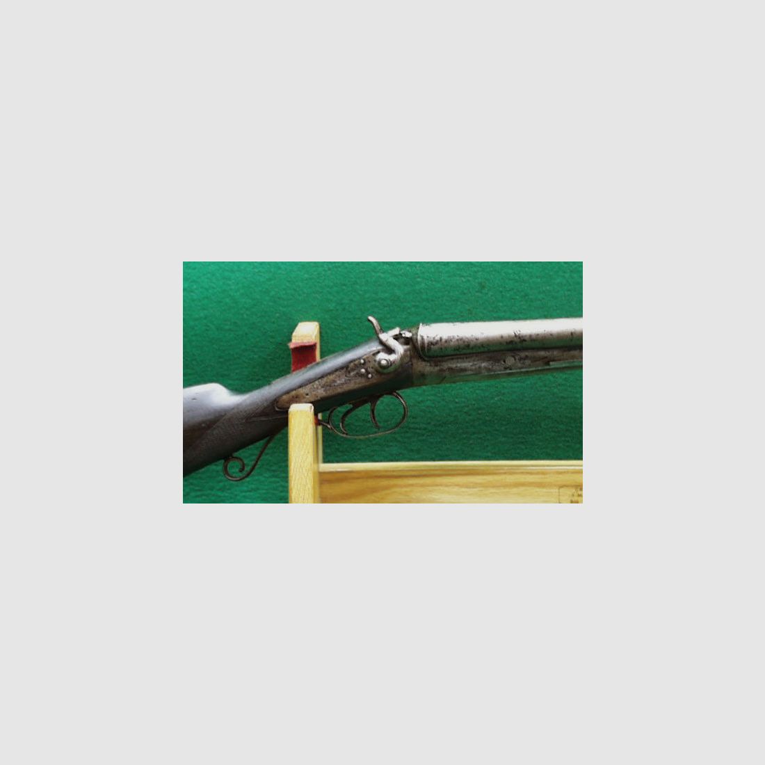 Fucile a doppia canna con chiusura a cucchiaio