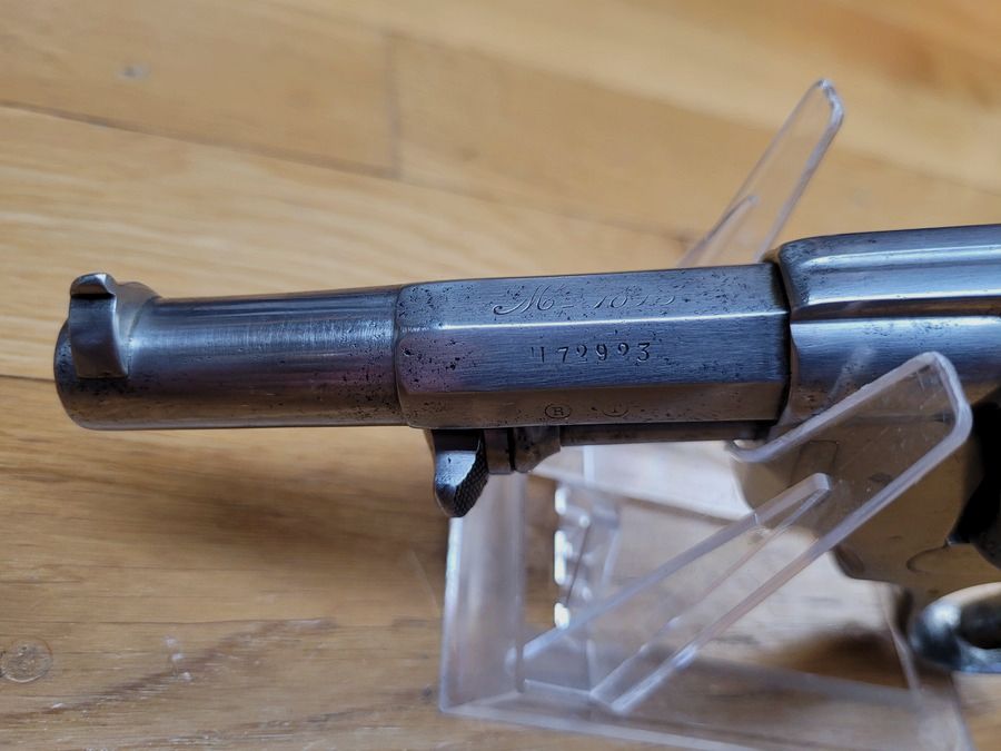 Mooie dienstrevolver Model 1873 – kaliber 11mm73 – volledig overeenkomend serienummer – nog in origineel strogeel! – MAS in 1882 – Goede mechanica en zeer mooie loop – Zeer goede staat, afbeelding 17 van 31
