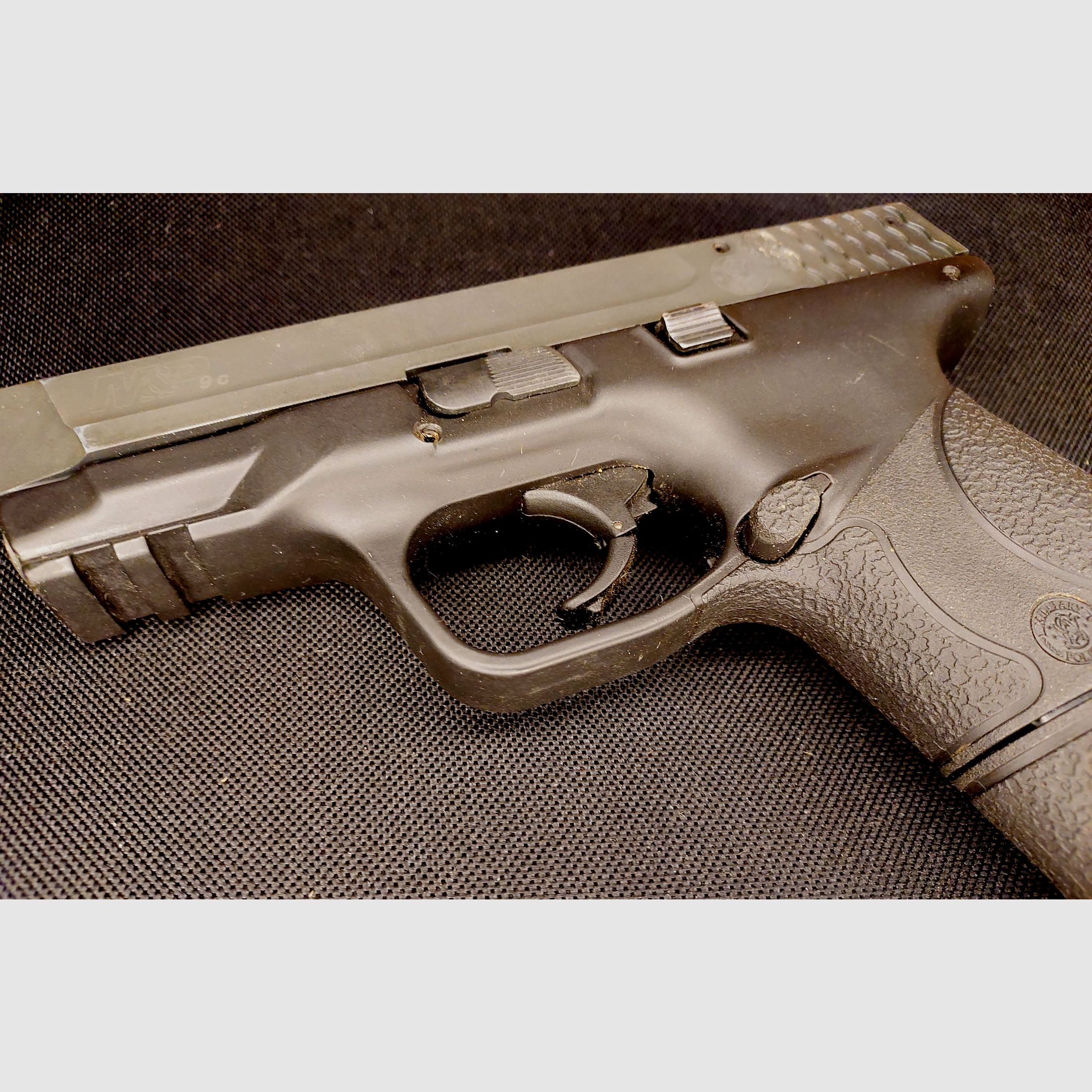 Smith & Wesson M&P 9C Schreckschusspistole, Kaliber 9mm P.A.K., in Schwarz (PTB 984) — mit 2 Magazinen (1x Standard, 1x verlängert XXL)