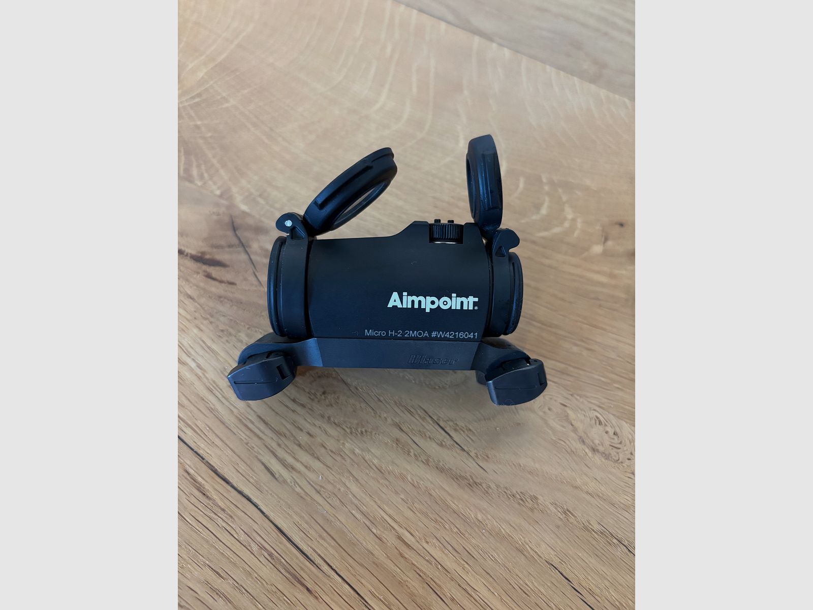 Aimpoint H2 z montażem na szynie Blaser