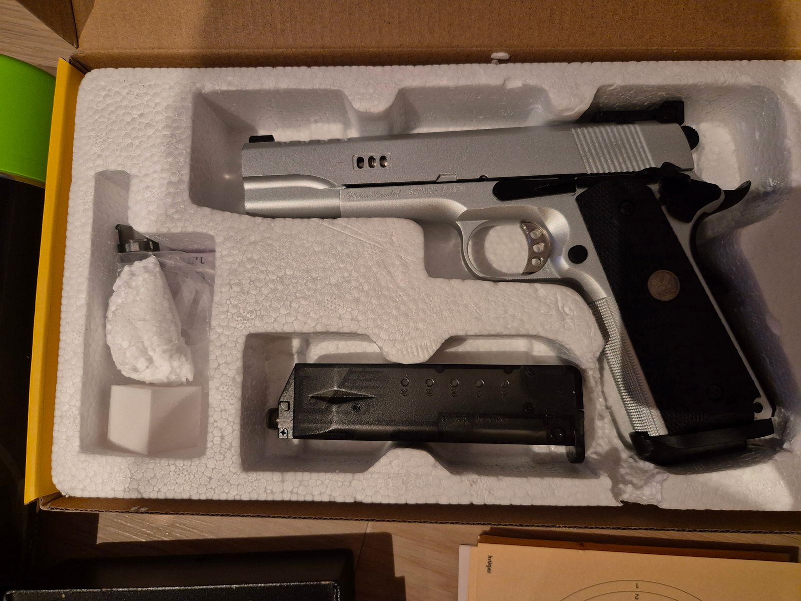 1911 Full Metal Gas Blowback 1.2 Joule with accessories