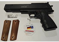 Weihrauch HW 45 pistolet à air comprimé cal. 4,5 mm (.177) – marquage F – incl. poignée Hogue, plaquettes de crosse en bois, mallette & accessoires