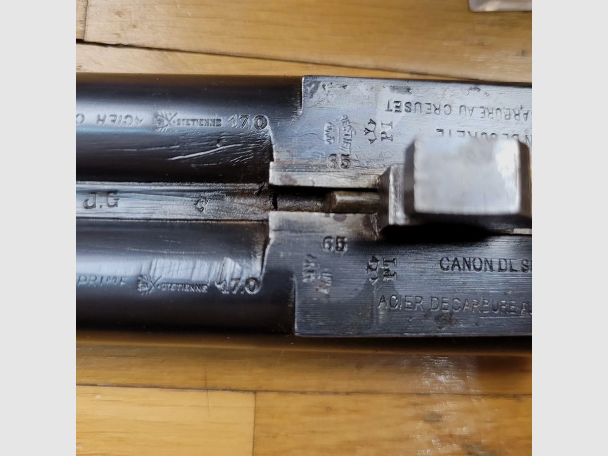 Schönes Seitengewehr – Kaliber 16/65 – sehr schöne handwerkliche Herstellung aus Saint-Étienne – Überlebender des Zweiten Weltkriegs – elegante Waffe im englischen Stil – schöne Hölzer und Riffelungen – Brünierung in sehr gutem Zustand – leichtes Gewehr und dennoch aus schönem Stahl – Sehr schönes Gewehr in TBE+, Bild 31 von 33