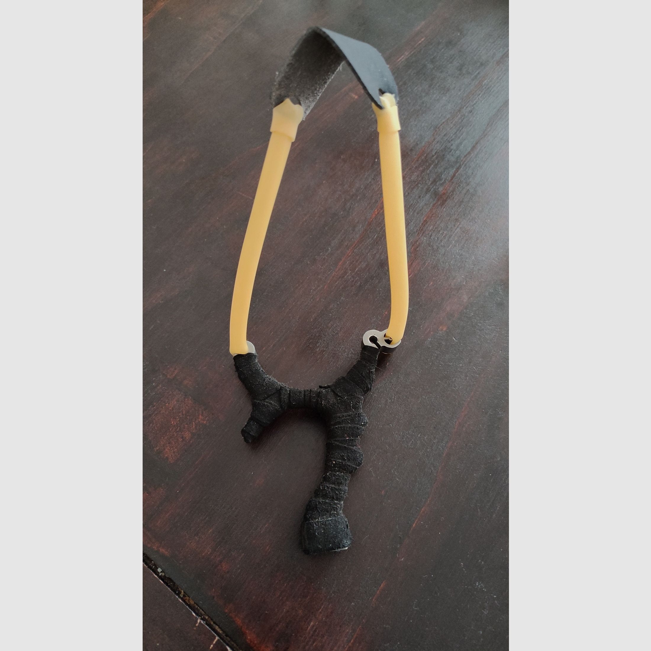 Hochwertige Steinschleuder aus Stahl