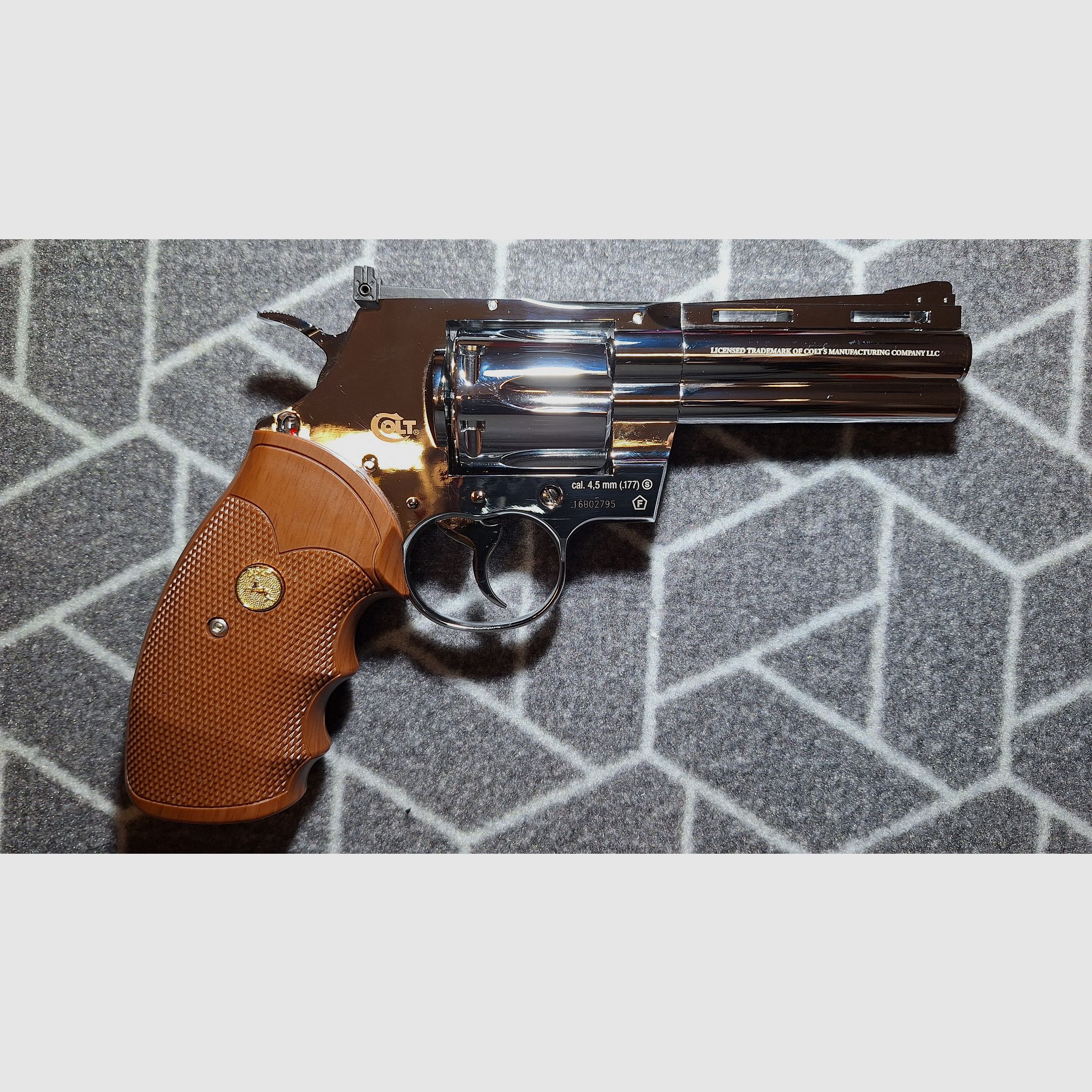 Colt Python 4" / Całość metalowa chromowana / 4,5 mm BB / CO2