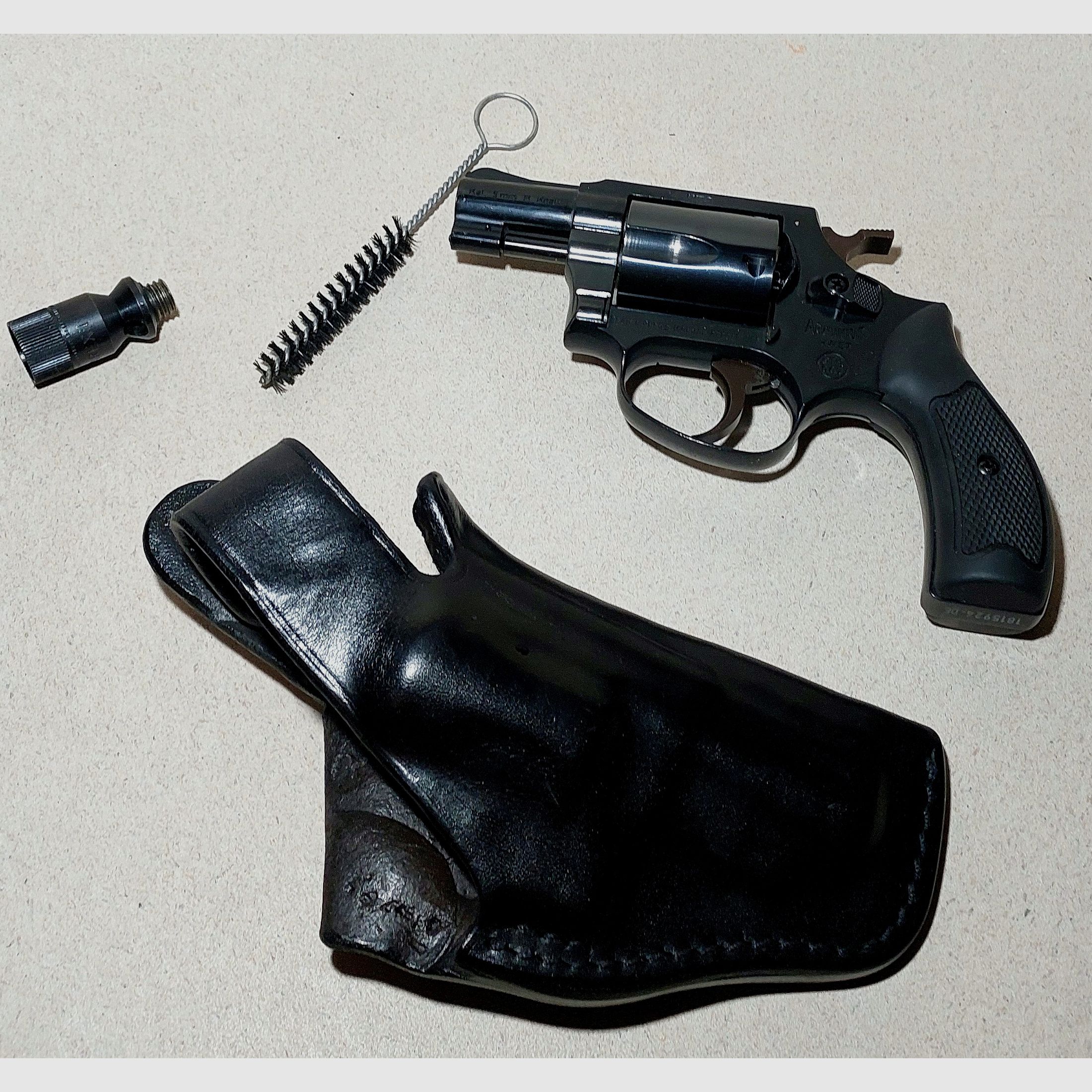 Weihrauch HW37 cal. 9mm R.K. (PTB 887) mit Lederholster
