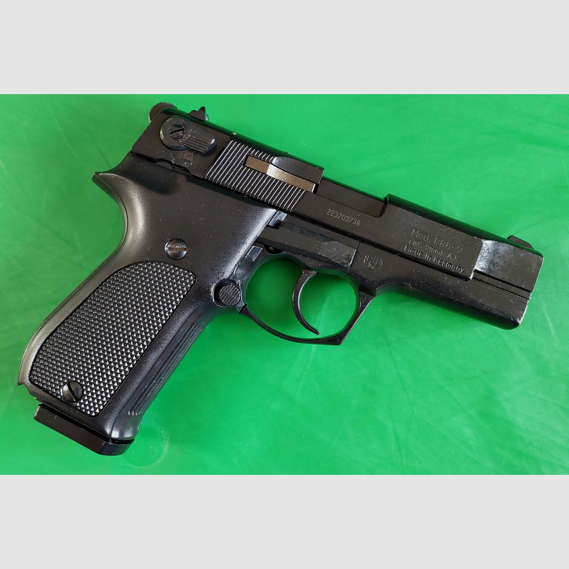 Pistola de fogueo Walther P88 9mm P.A.K. negra (PTB 764)
