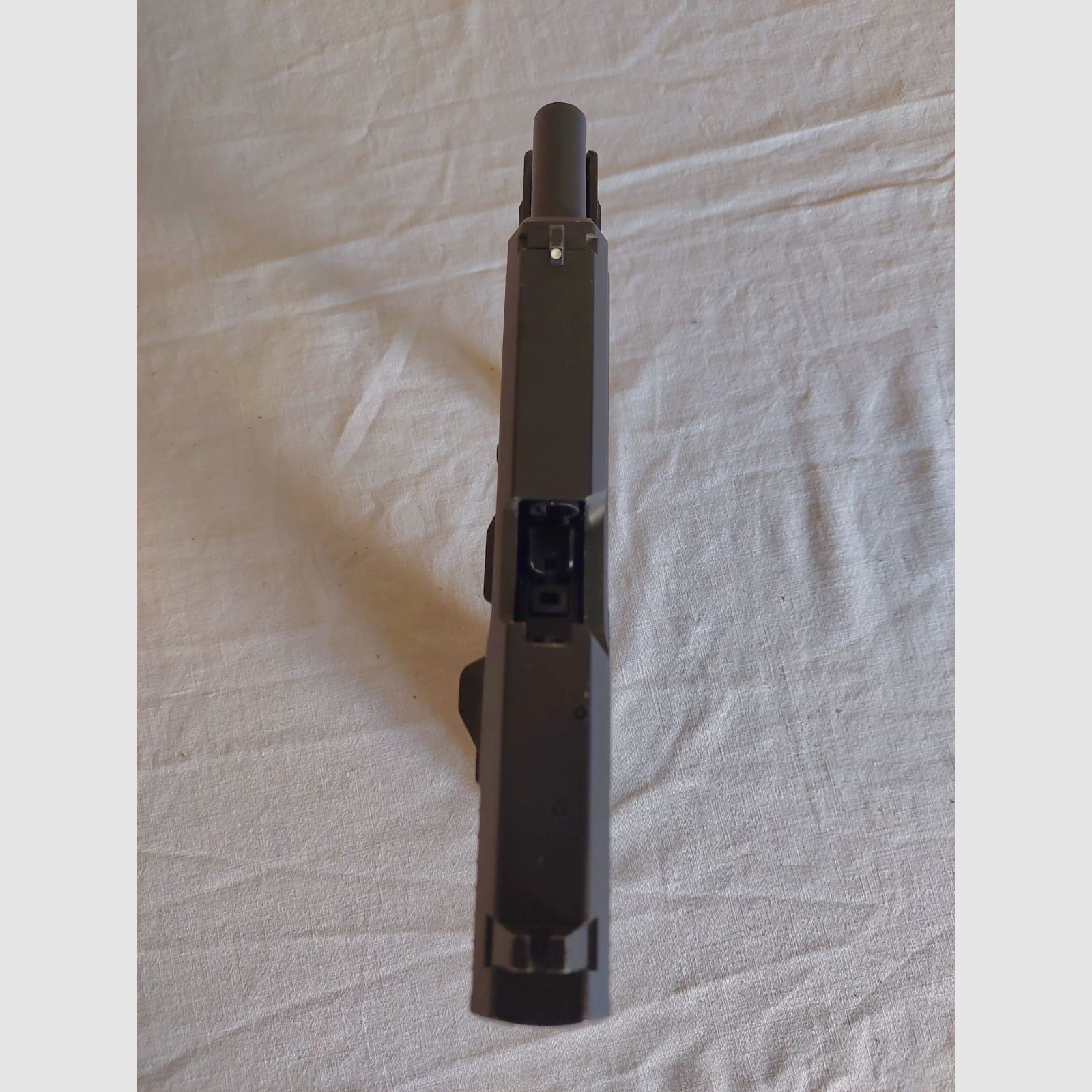 HK USP 6mm CO2 GBB con accesorios