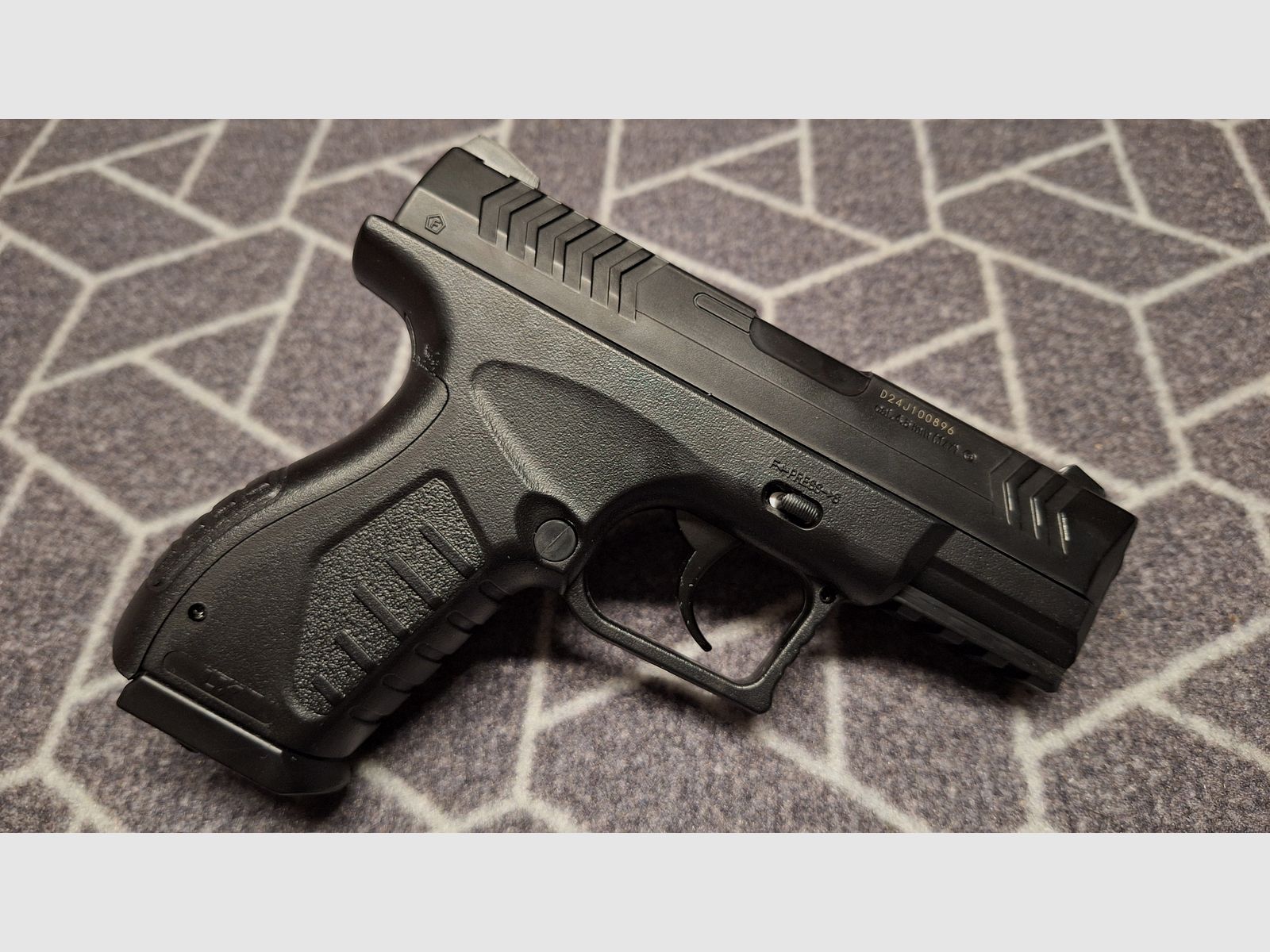 Umarex XBG - 4,5 mm Stahl BB Co2-Pistole 3x Magazine!