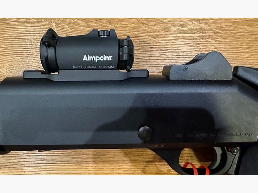 Benelli M4 Super 90 TS avec Aimpoint et crosse avant M-LOK