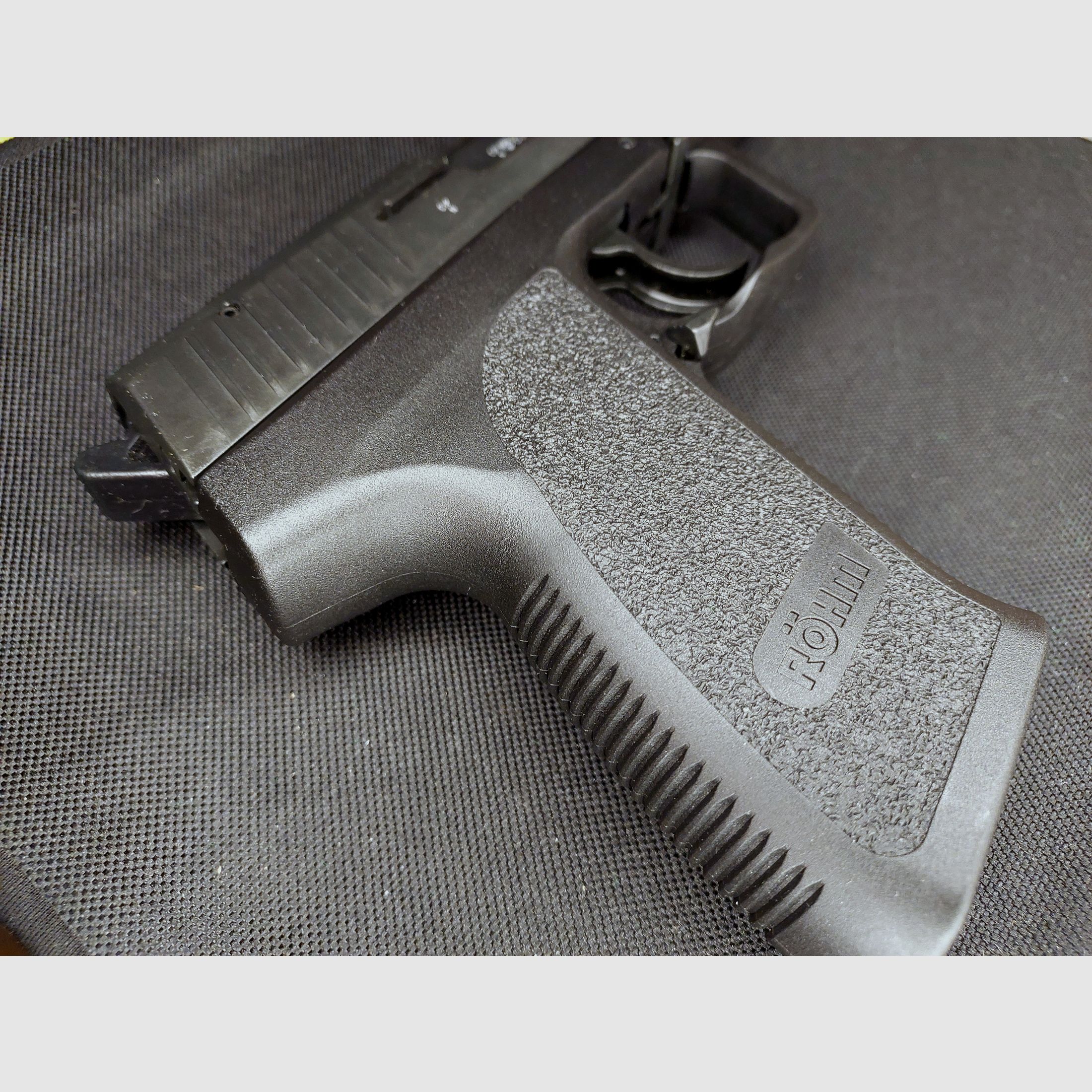 Röhm RG96 / RG 96 pistola de fogueo 9 mm P.A.K. PTB 699 niquelada