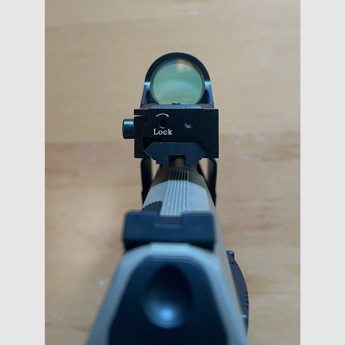 Walther CP99 FDE CO2 Pistole der Sonderauflage Flat Dark Earth mit Walther Nano Point und Schalldämpfer