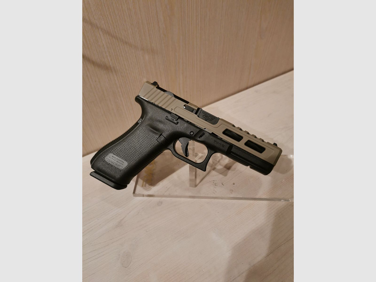 GLOCK ZAFFIRI CUSTOM 17 GEN 5 ZPS.2 KAL 9X19 FDE, Bild 1 von 3