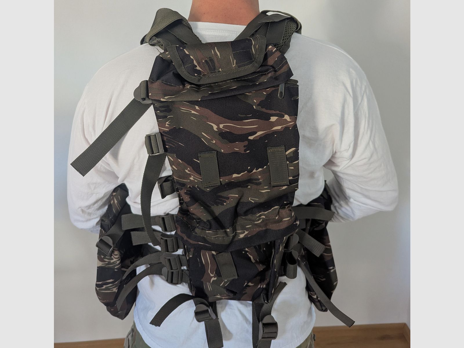 MFH Tiger Stripe Tactische Weste Carrier Tactical Vest Camouflage Airsoft