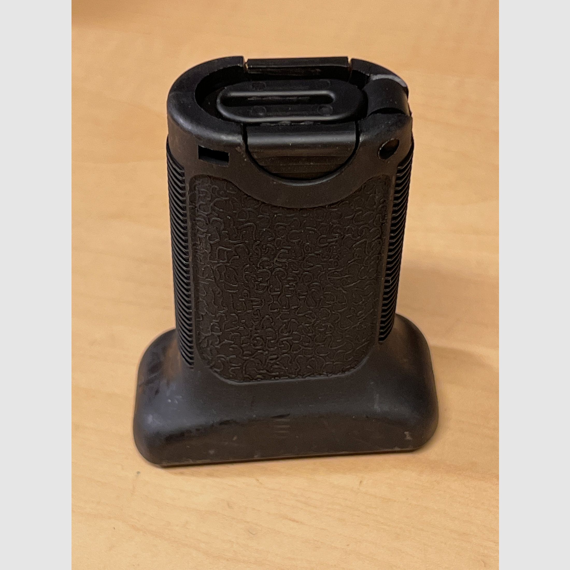 Przedni uchwyt do Airsoft w wersji kątowej w kolorze czarnym Key - MOD Typ4