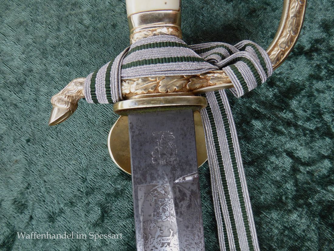 Stag knife with a guard vessel in ornate design from the time of World War II.