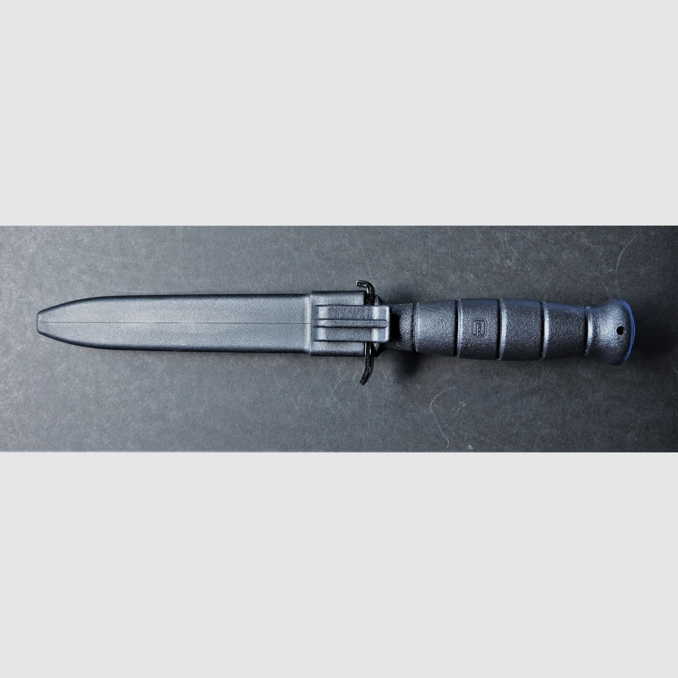 Glock Feldmesser FM 81 schwarz – Militärisches Mehrzweckmesser