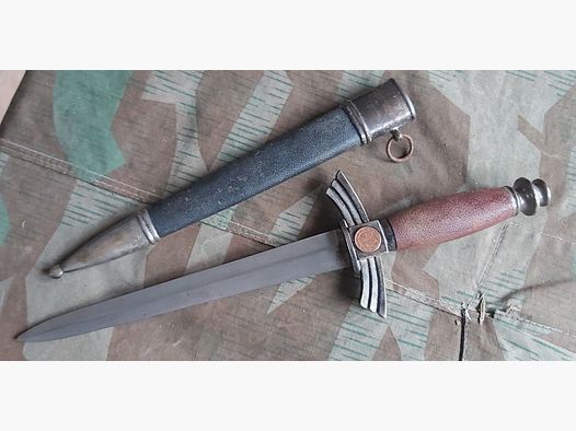 Cuchillo de piloto encontrado en el sótano