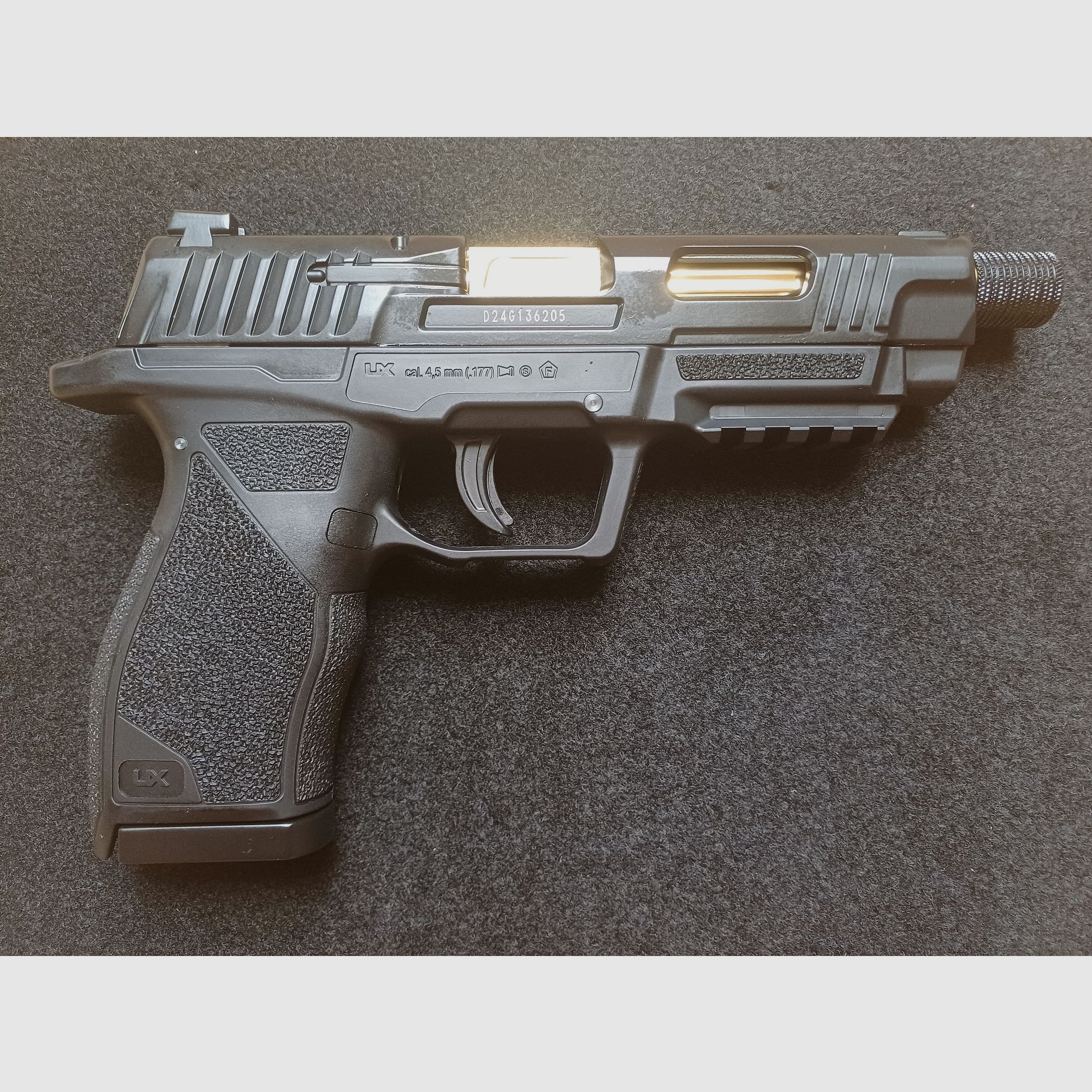 Umarex UX SA10 Co2 air pistol with additional magazines and Hornet diabolo pellets with original packaging