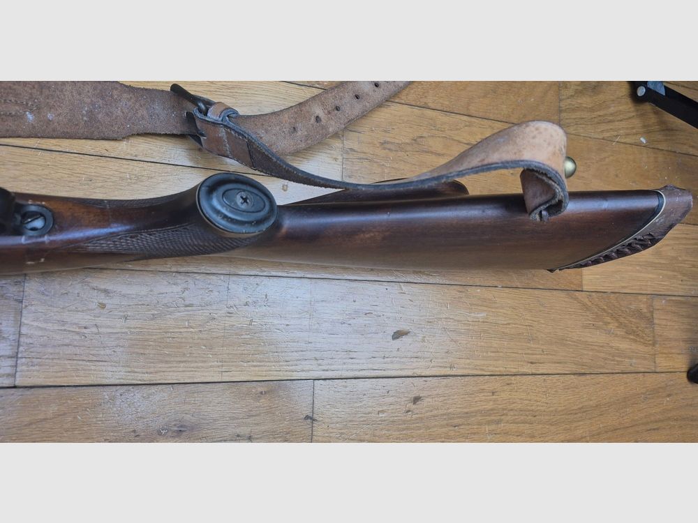 Jachtgeweer Mauser 98k sporterized — Kal. .300 Win Mag — Duitse militaire actie van 1941 — Belgisch vakmanschap van hoge kwaliteit — Pistolengreep, Weense kolf en Monte Carlo kolf — In 4+1 schoten — Zeer mooi hout en 99% bluing — Mechanisme soepel en stevig tegelijk — Spiegelloop — 100% stalen montage voor richtkijker — Mooi wapen — TBE/TBE+, afbeelding 19 van 34
